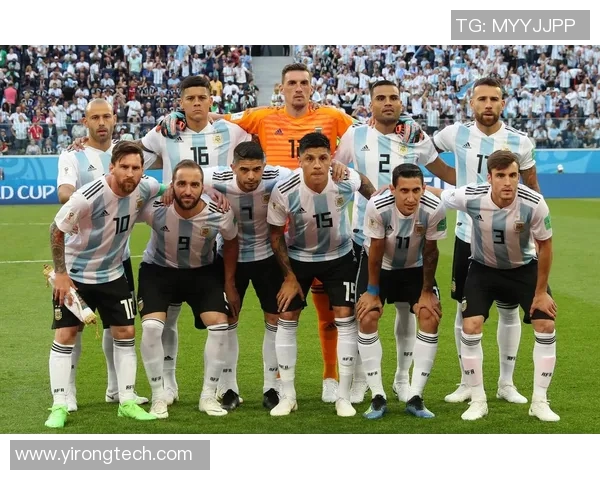 足球奖杯背后的故事与荣耀探秘:从历史到现代的传奇之旅 足球奖杯背后的故事与荣耀探秘:从历史到现代的传奇之旅